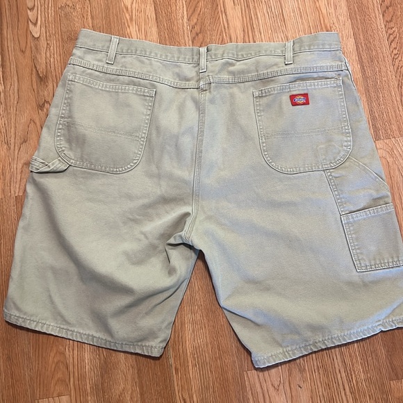 Dickies Khaki Relaxed Fit Jean Shorts Sz 44 - Picture 4 of 5